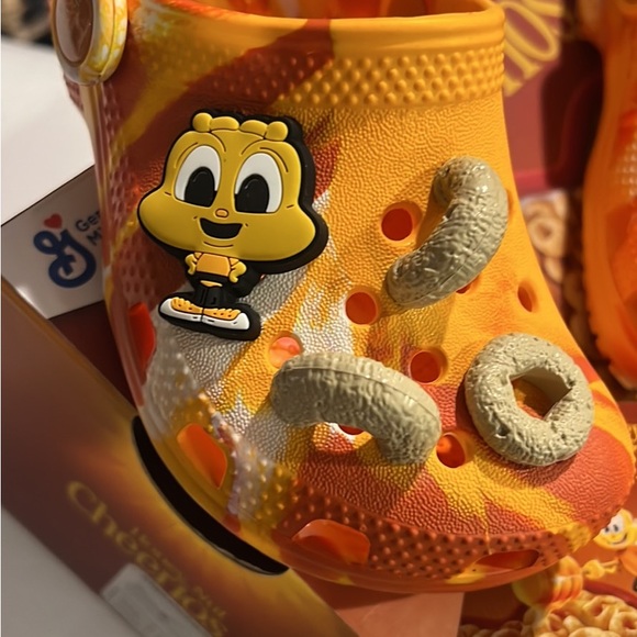 8C - Children’s New Honey Nut  Cheerio  Croc’s - Picture 3 of 6
